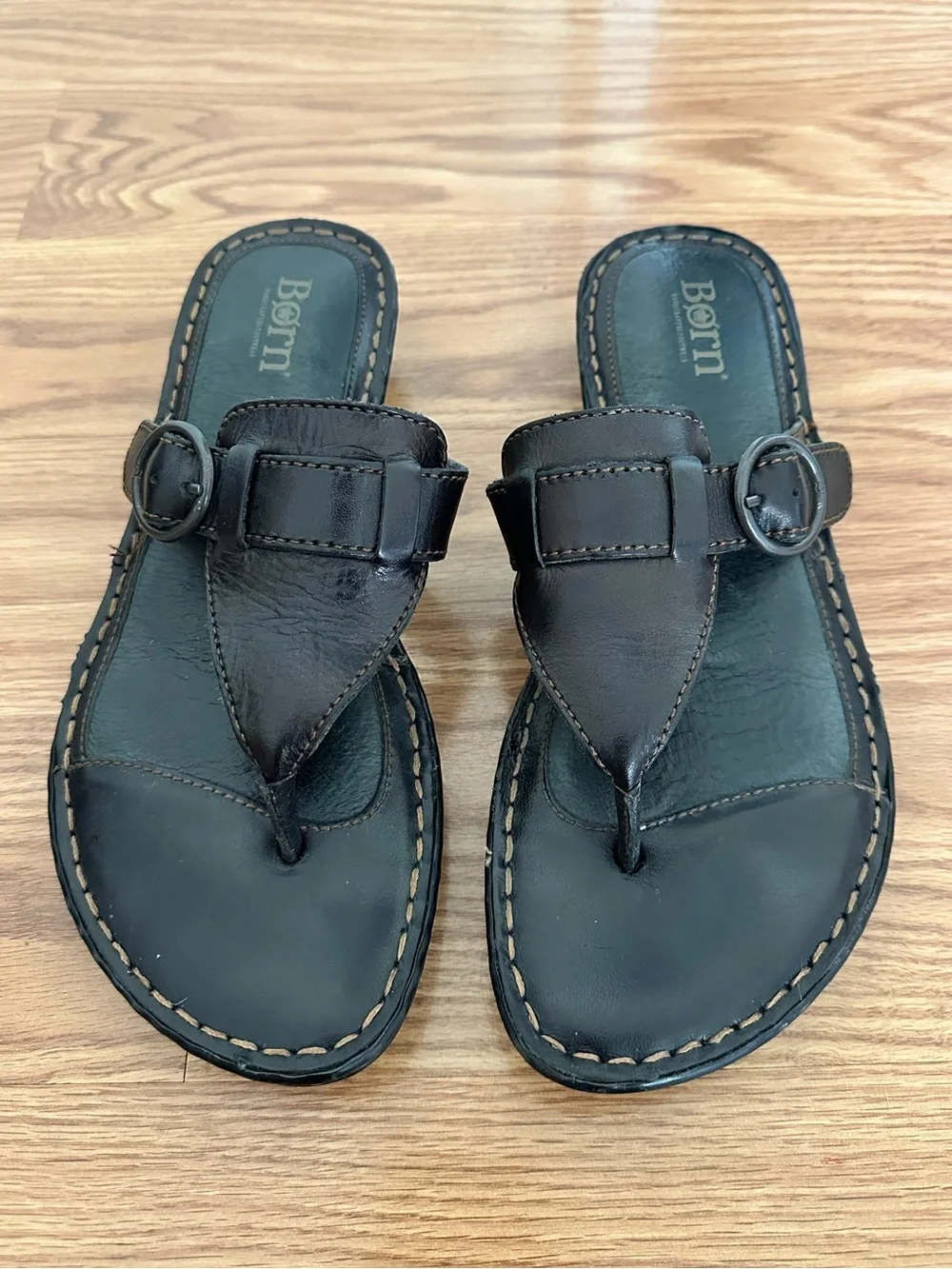 Born Black Leather Buckle Thong Sandal size 8